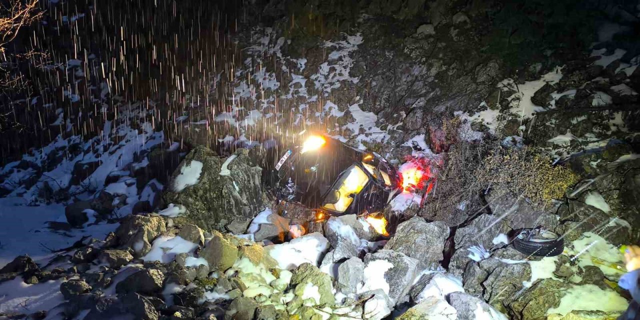 Akseki - Seydişehir yolunda otomobil şarampole yuvarlandı