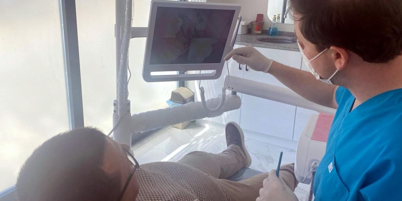 Sosyal Medyada Satılan Diş Beyazlatıcılar Dişlerinizi Eritiyor Olabilir!