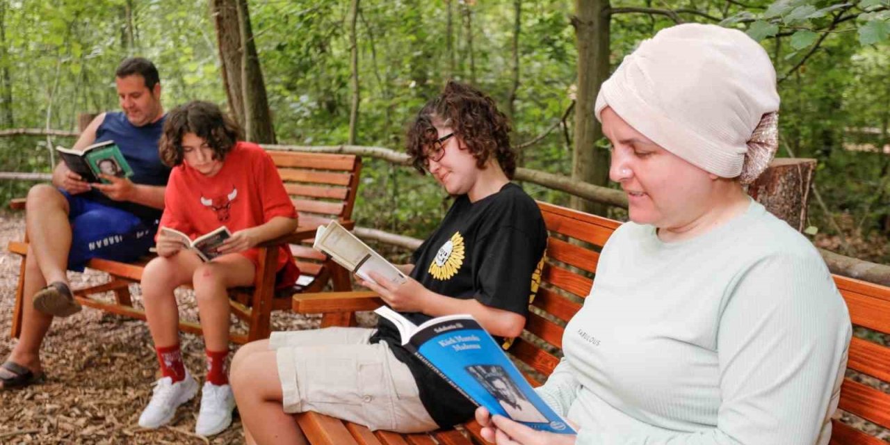 Kuş sesleri eşliğinde kitap okudular