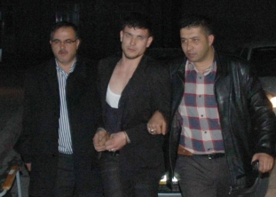 Bıçaklanan genç hayatını kaybetti