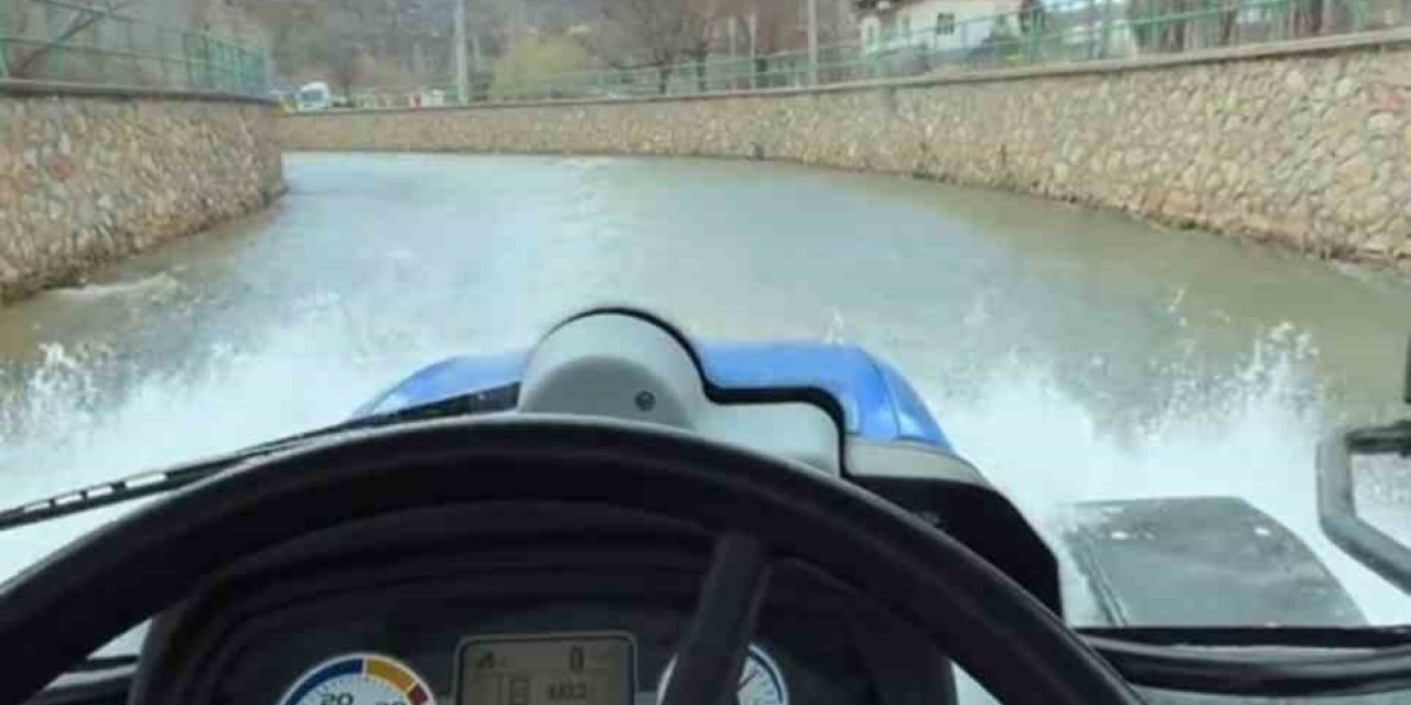 Bozkır’da Traktör Değil Sanki Gemi