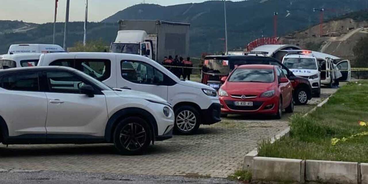 Otomobil içinde kanlı veda: Kadın öldü, şüpheli ağır yaralı