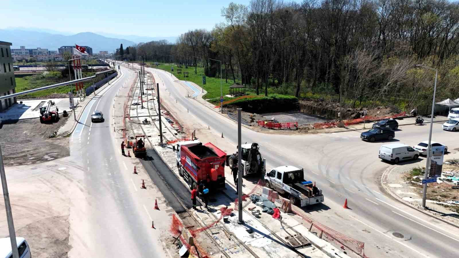 Duraklar tamam tramvay raylara iniyor