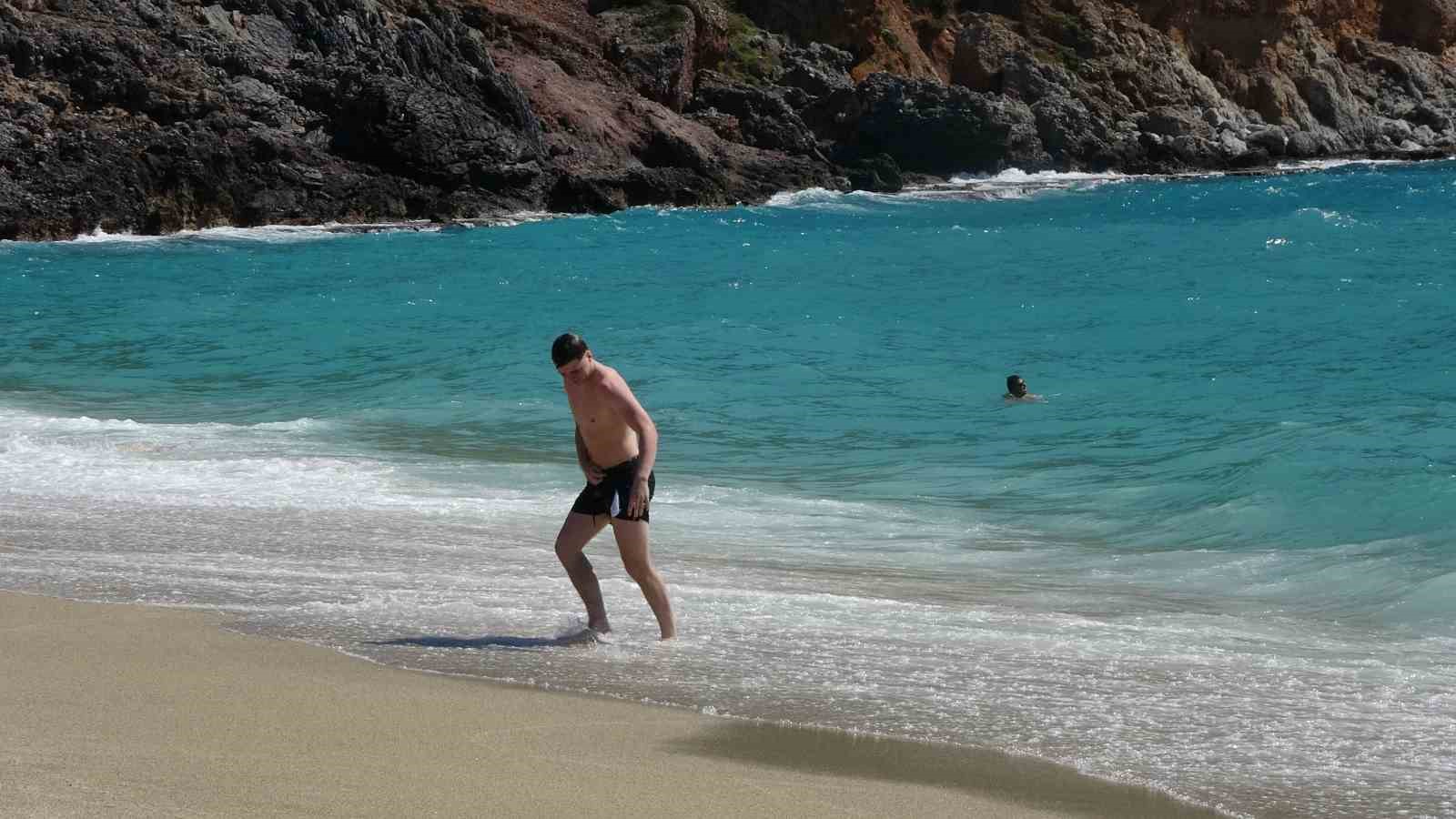 Alanya'da karpuz kabuğu denize düştü