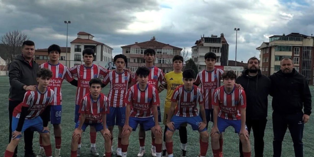 U15 Gençler Lig'i maçında fileler 18 kez havalandı