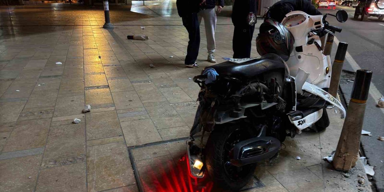 Genç kıza çarpmamak için bariyerlere girdi