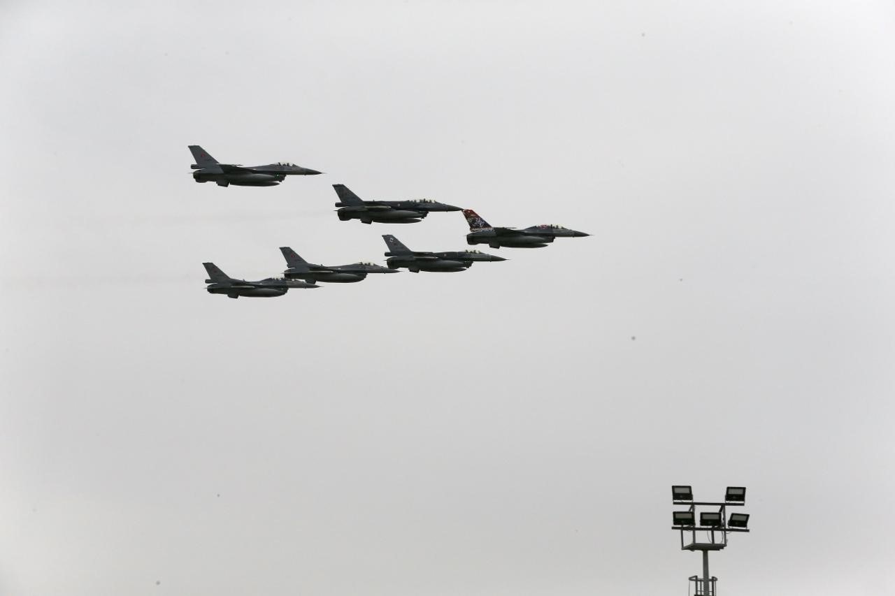 Çelik kartallar Konya semalarını çocuklar için inletti