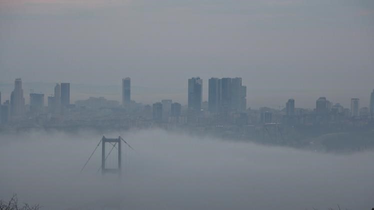 Boğaz kapatma modası! Bu sefer de sis kapattı