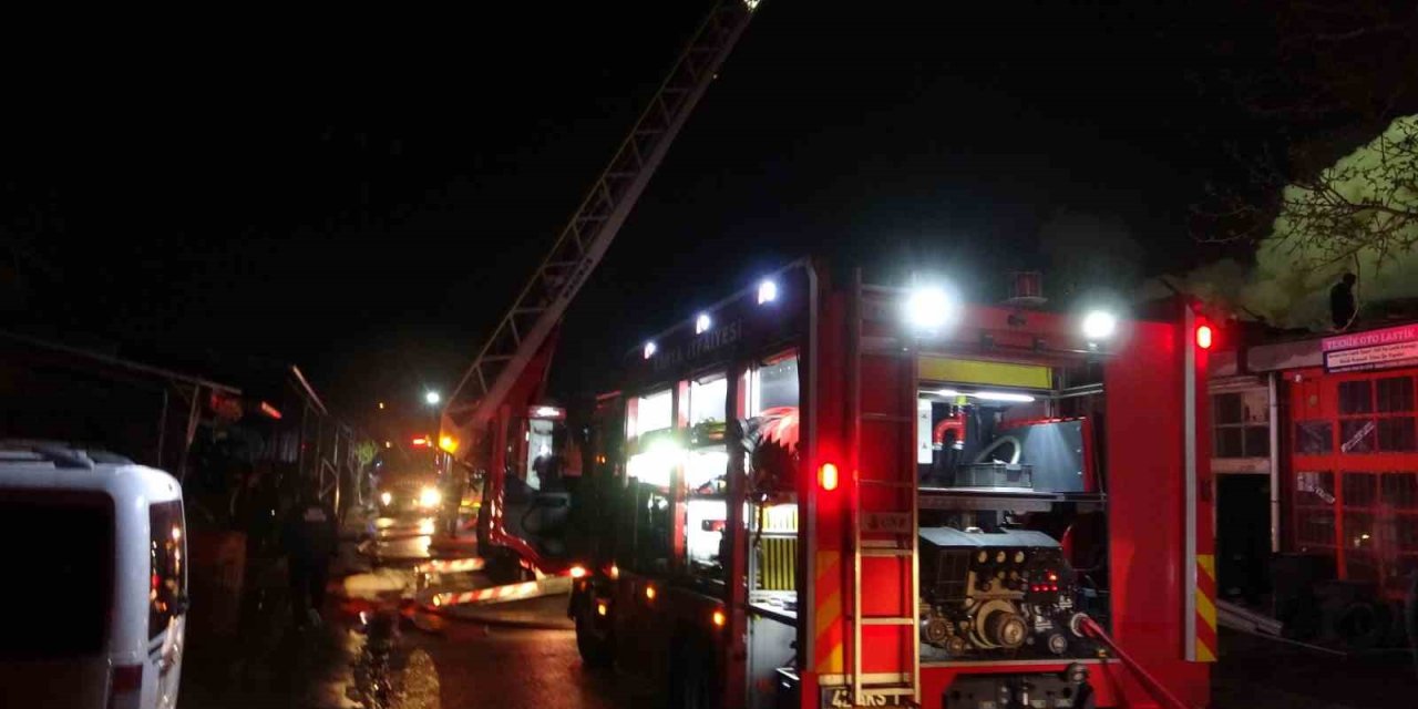 Horozluhan’da Hareketli Dakikalar: Kompresör Patladı, İtfaiye Eri ve Çalışan Yaralı