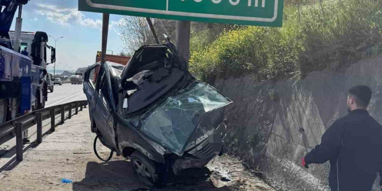 Böyle kaza görülmedi! Yön levhasına saplandı