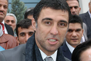 Vatan yazarından Hakan Şükür'e taş!