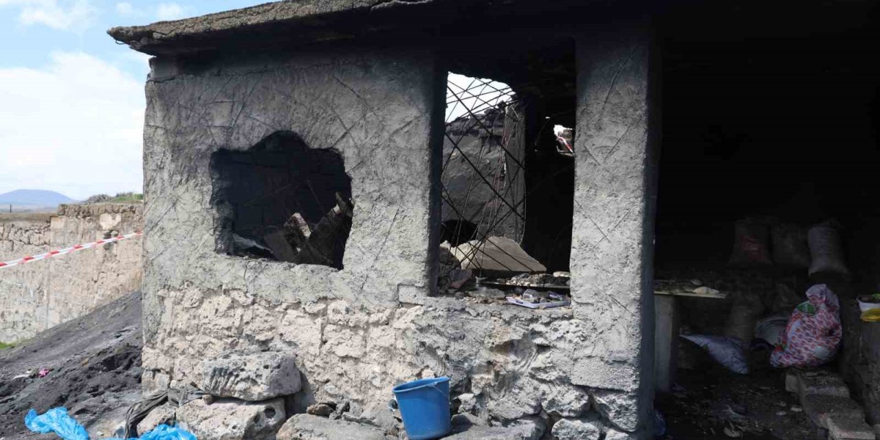 Köy fırının tavanı çöktü: Ekmek yapan kadın hayatını kaybetti