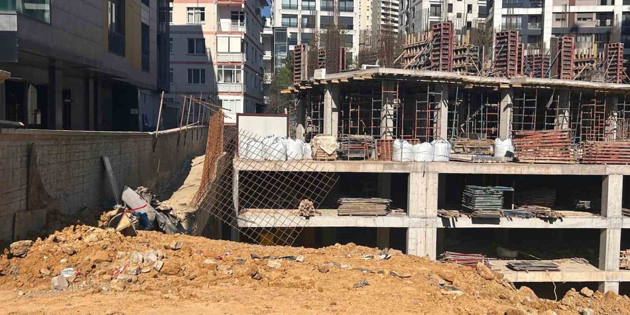 Fenerbahçe Chobani Stadyumu yanında korkutan çökme