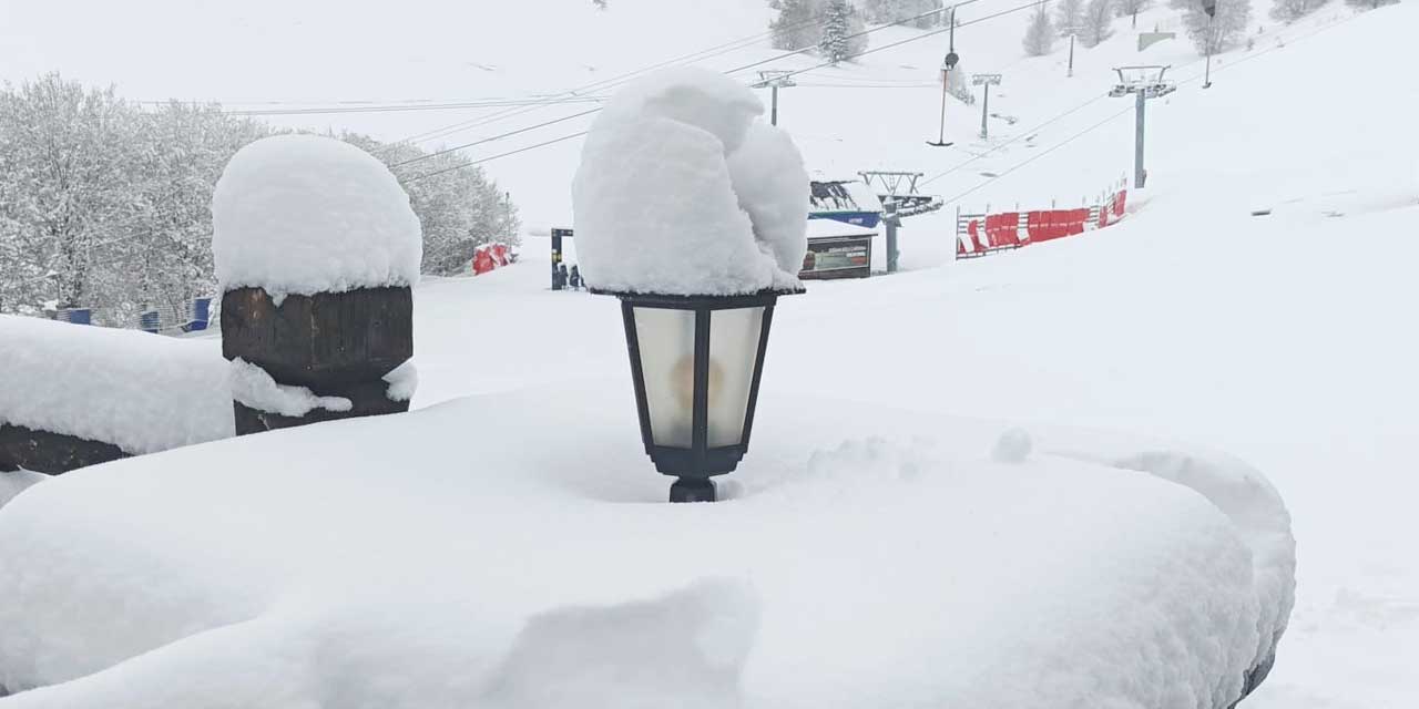 Uludağ'a Nisan'da kar yağdı! Kar kalındığı 1 metreye ulaştı