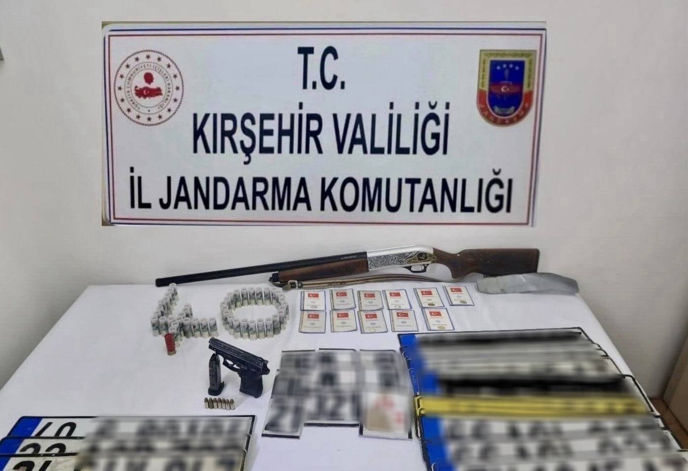 App mücadelesi yapılırken sahte plaka! Kırşehir'de yakalandı