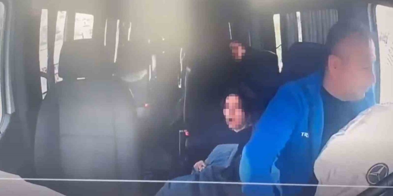 Emniyet kemerinin önemini, koridora uçunca anladı