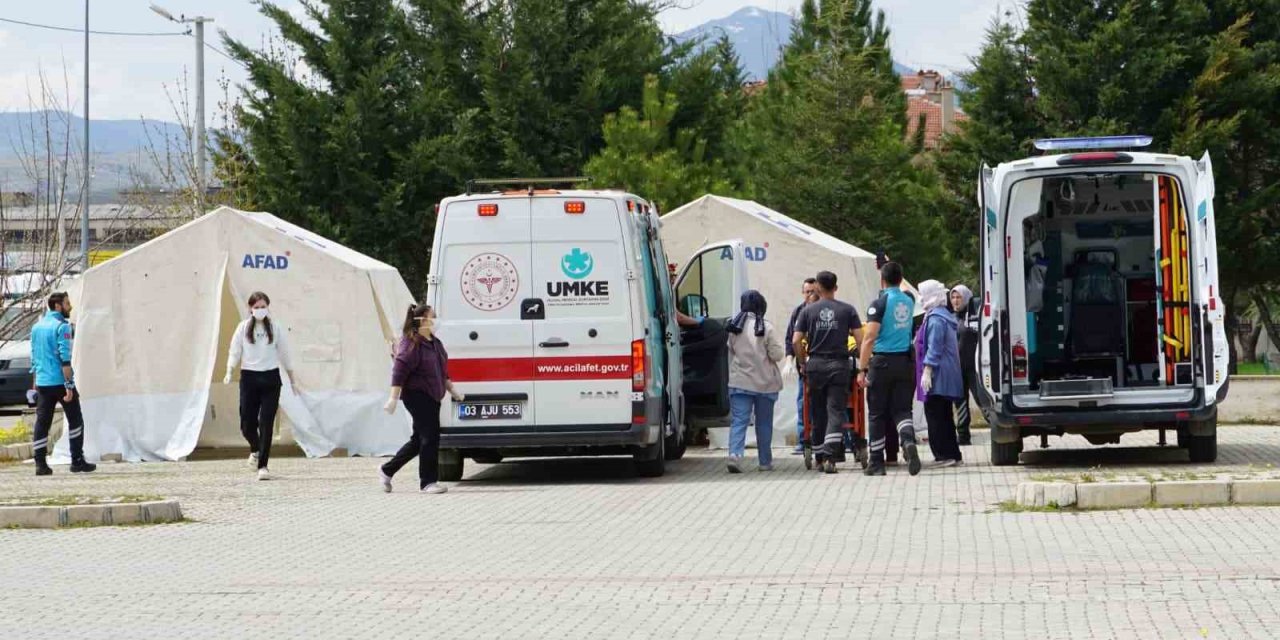 Tatbikat için canlı canlı tabuta girdi