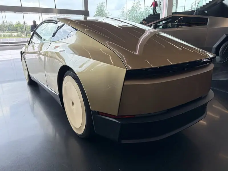 Pedal Yok, Direksiyon Yok: 30 Bin Dolarlık Tesla Banda Çıktı