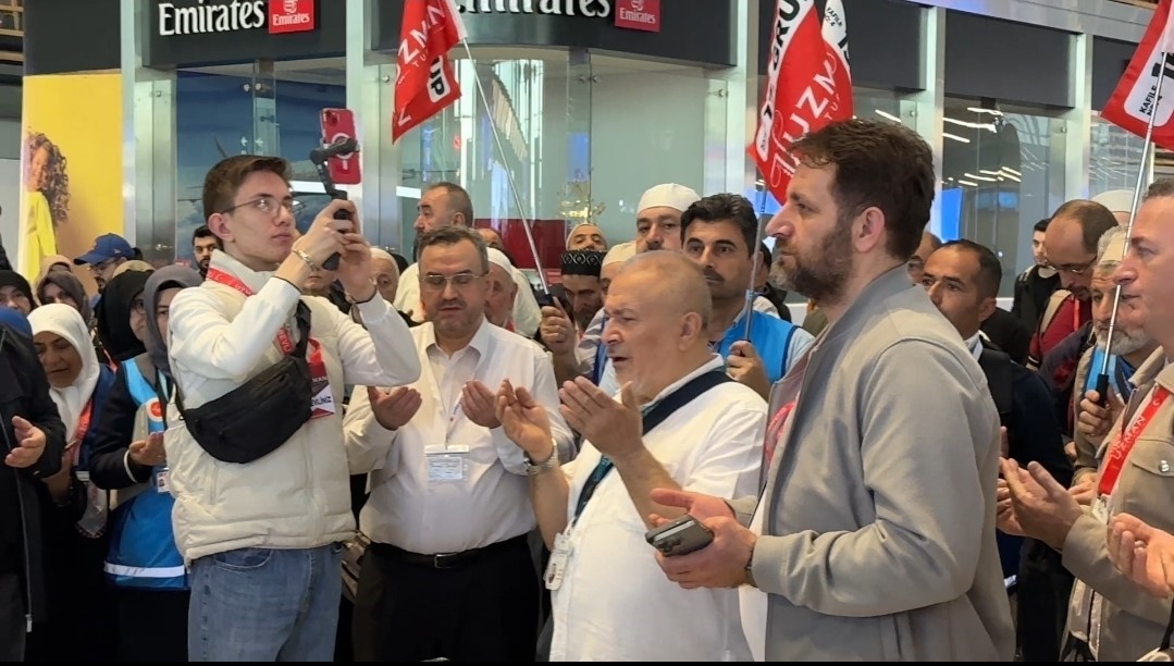Hac kafilesi kutsal topraklara dualarla uğurlandı