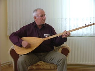 Emekli katip, yarım asırdır şiir yazıyor