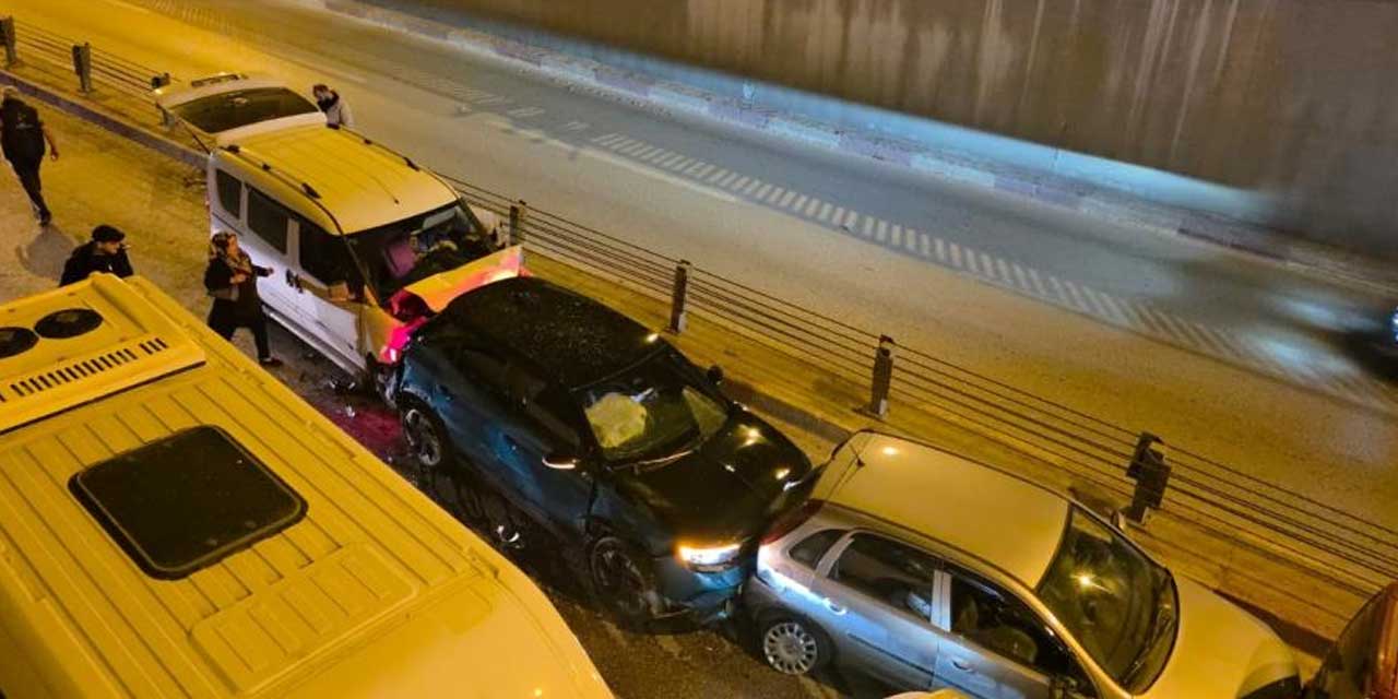 Antalya'da Zincirleme Kaza: 11 Araç Birbirine Girdi