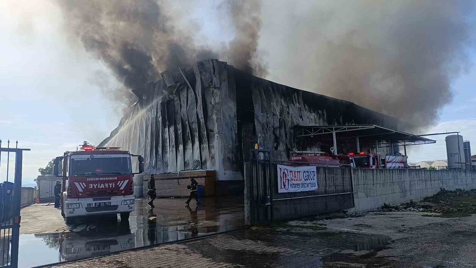 Antalya’da patates üretim tesisinde yangın