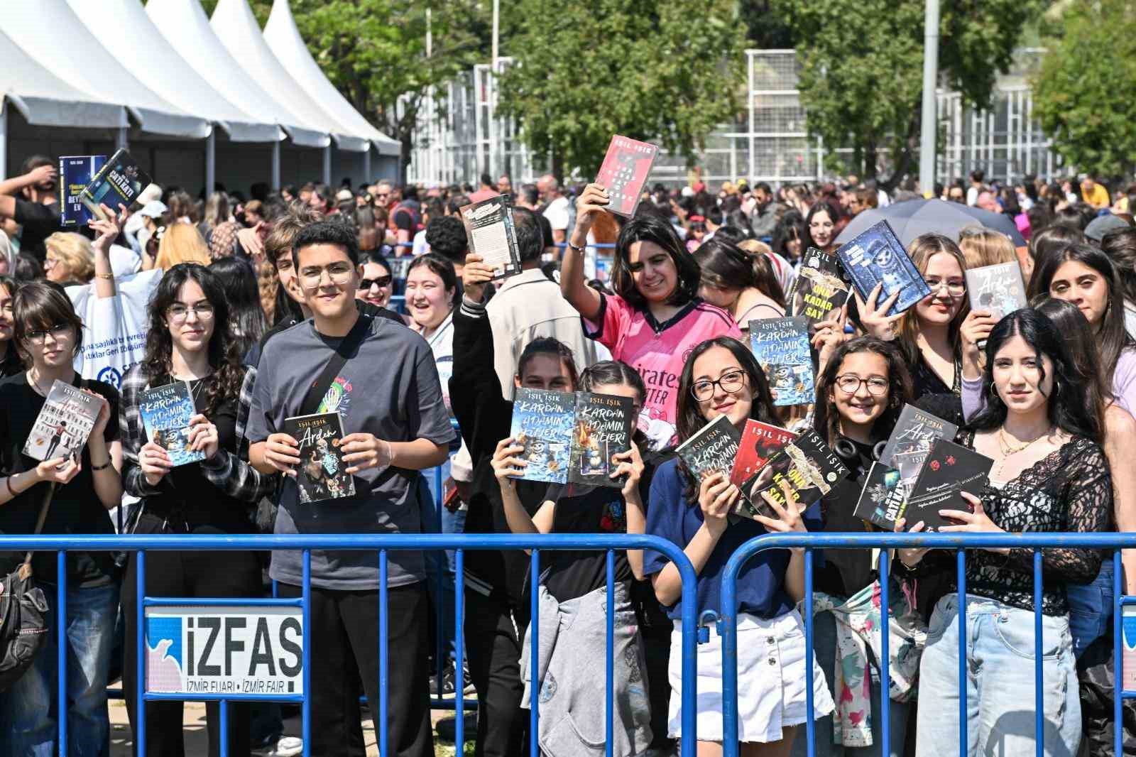 Uzun zamandır görünmeyen isim İzmir'de fuarda konuştu