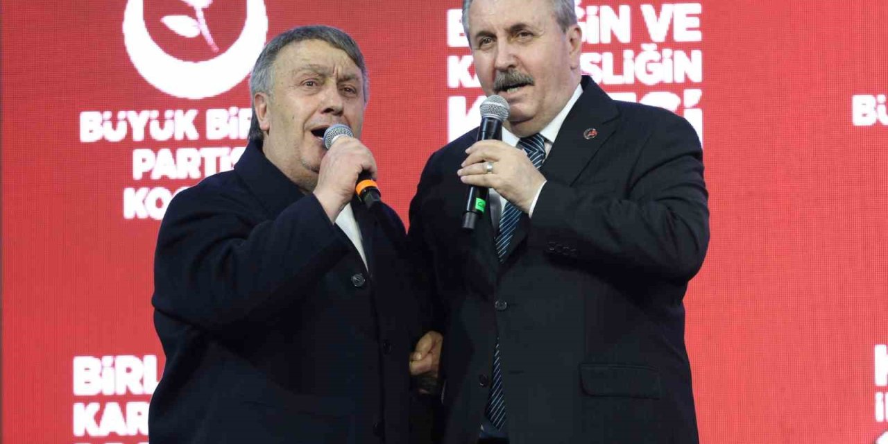 Siyaset Sahnesinde Sürpriz Düet: Mustafa Destici ve İsmail Türüt Sahnede
