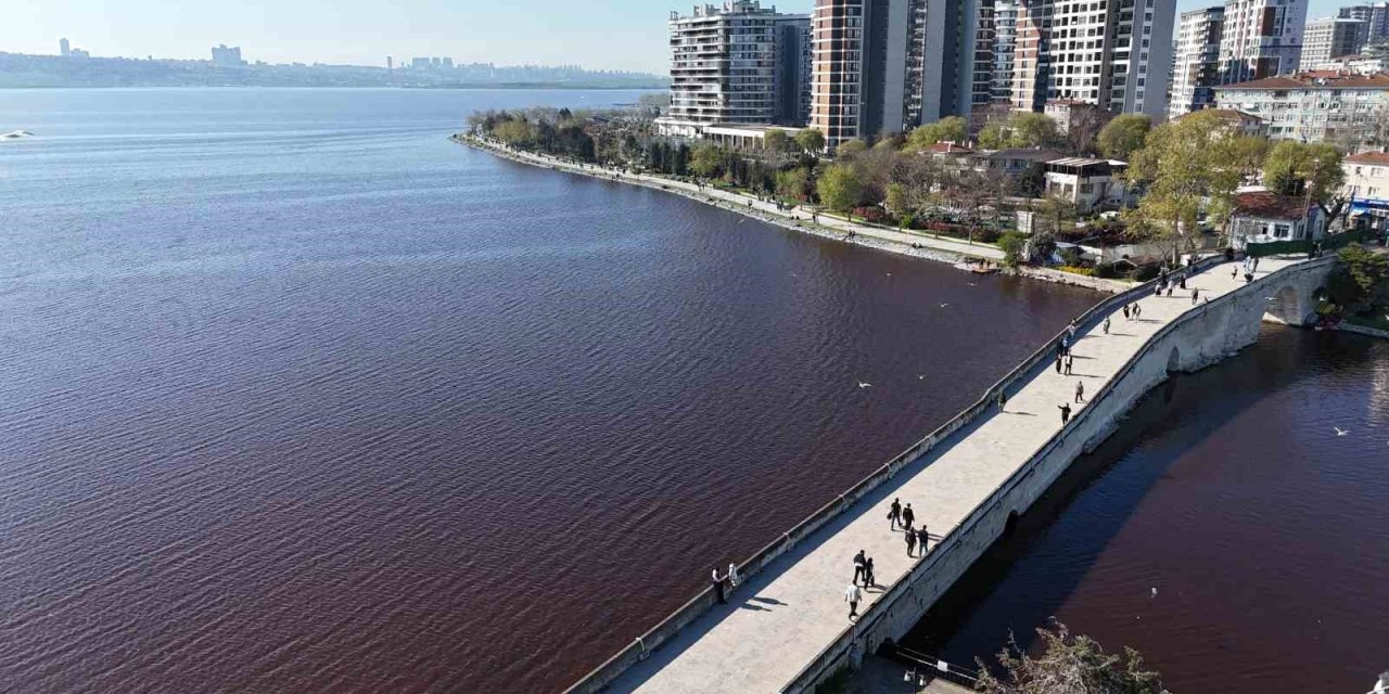 Dronla görüntülendi! Gölde korkutan renk değişimi