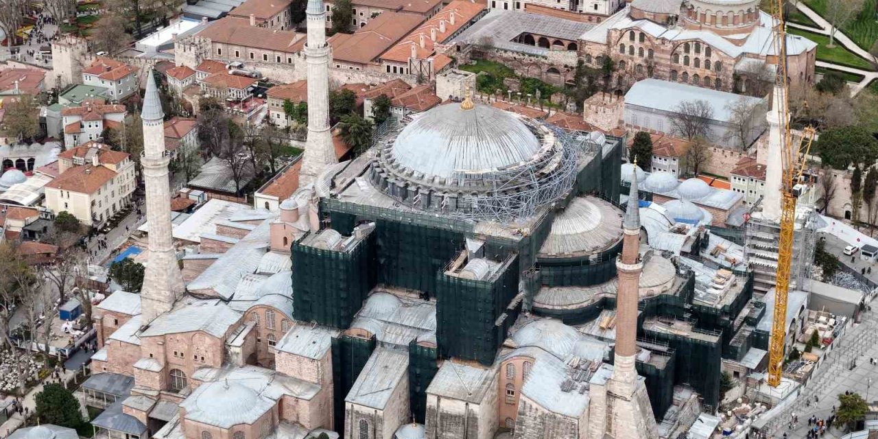 Ayasofya’nın kubbesi kapatılıyor