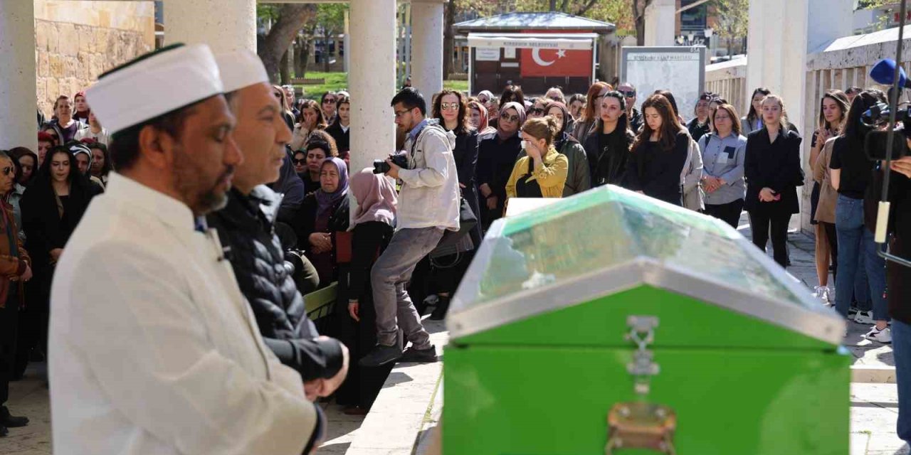 Boğazına çilek kaçan 2,5 yaşındaki Mustafa hayatını kaybetti