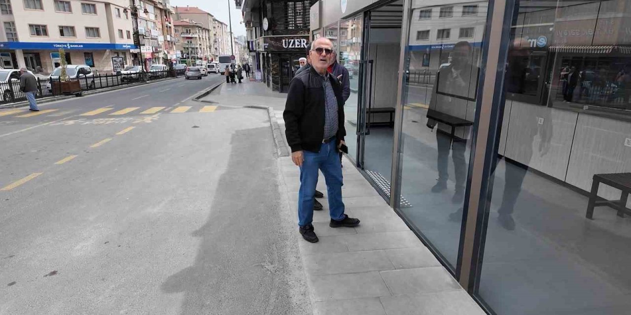 Akıllı durak teknolojiyle değil kaza ile gündem oldu