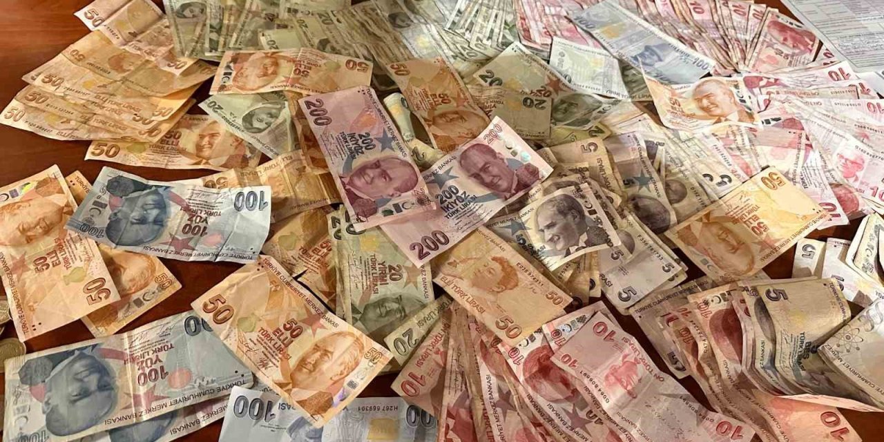 Konya'da Köşe Başları Tutuldu, Toplanan Paralara El Konuldu!