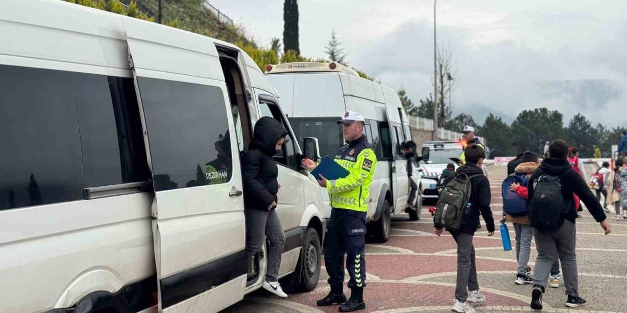 Üzerinde ’Okul Taşıtı’ yazısı olmayan servis aracına 2 bin 719 TL ceza
