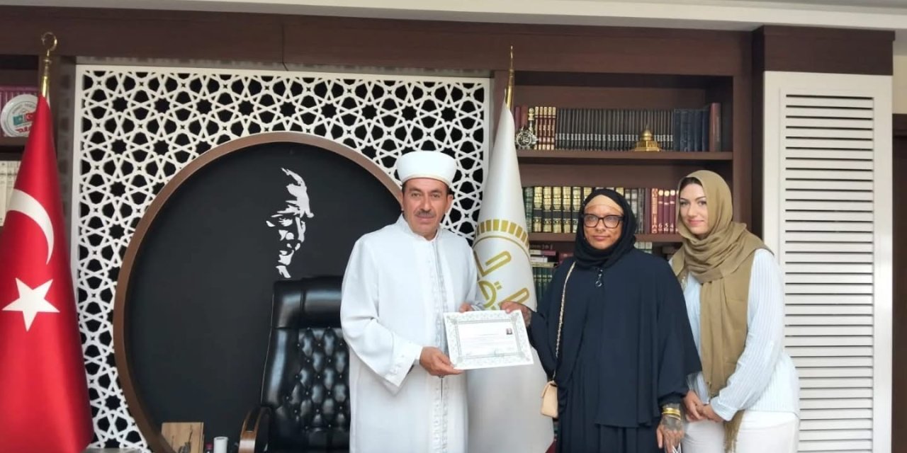 Alman vatandaşı Beınroth Alanya’da Samira oldu