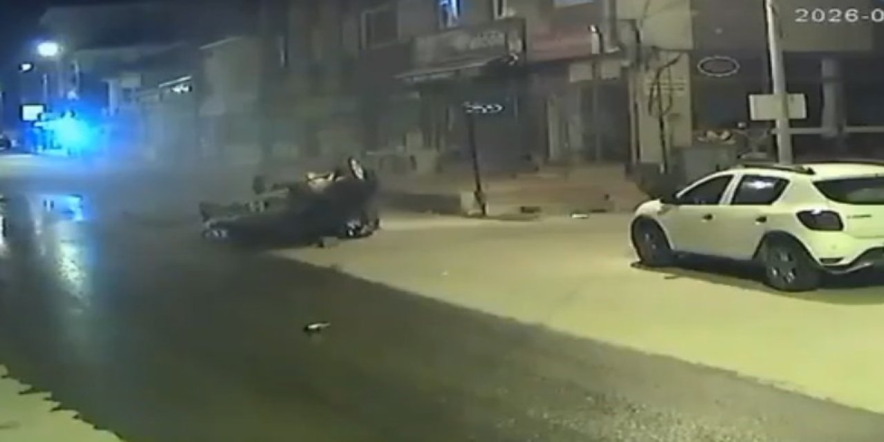 Takla Atan Araçtan İndi, Yanına Gelen Ördekle Mücadele Etti!