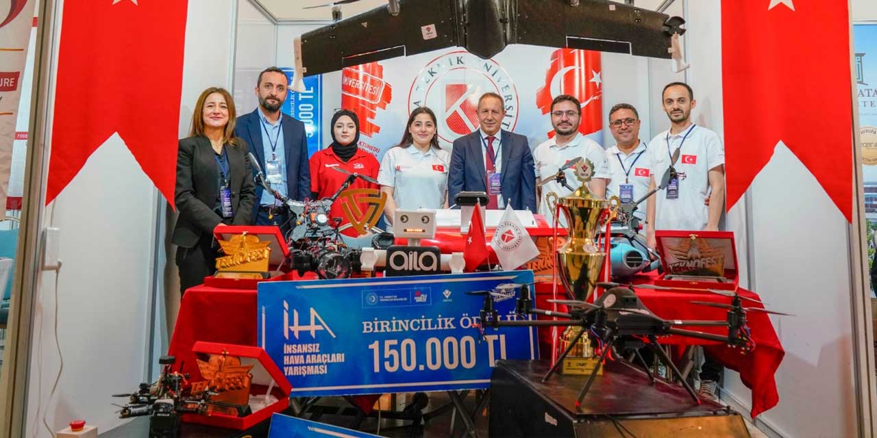 İKAF’26’da KTÜN Rüzgarı: Yapay Zekâ Robotu AİLA Sahneye Çıktı