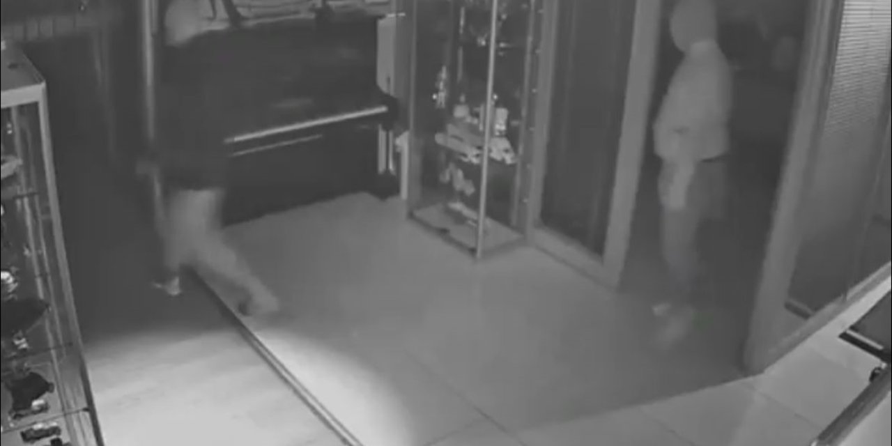 Maskeli beşler girdikleri işletmelerde çelik kasaları böyle patlattı