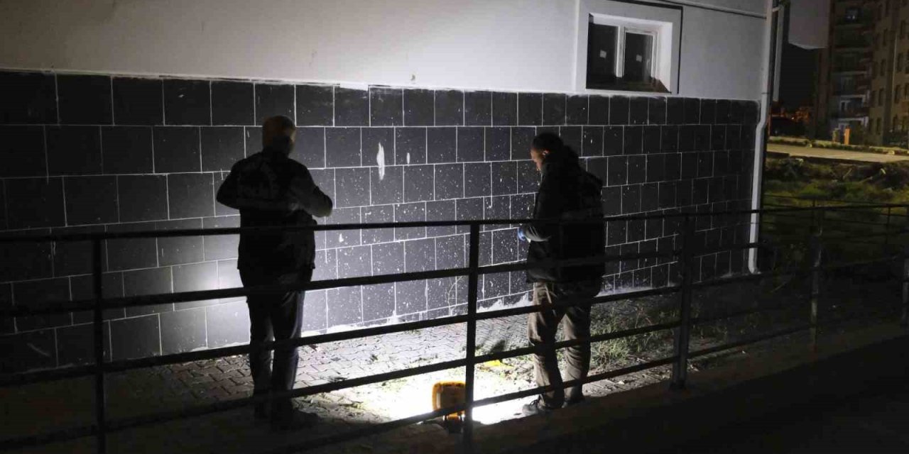 Arkadaşının evinde pencereden düşen üniversiteli kız ağır yaralandı