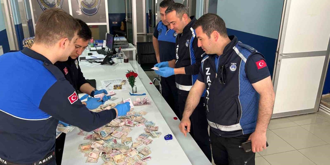 Dilencinin üzerinden çıkan para şaşırttı