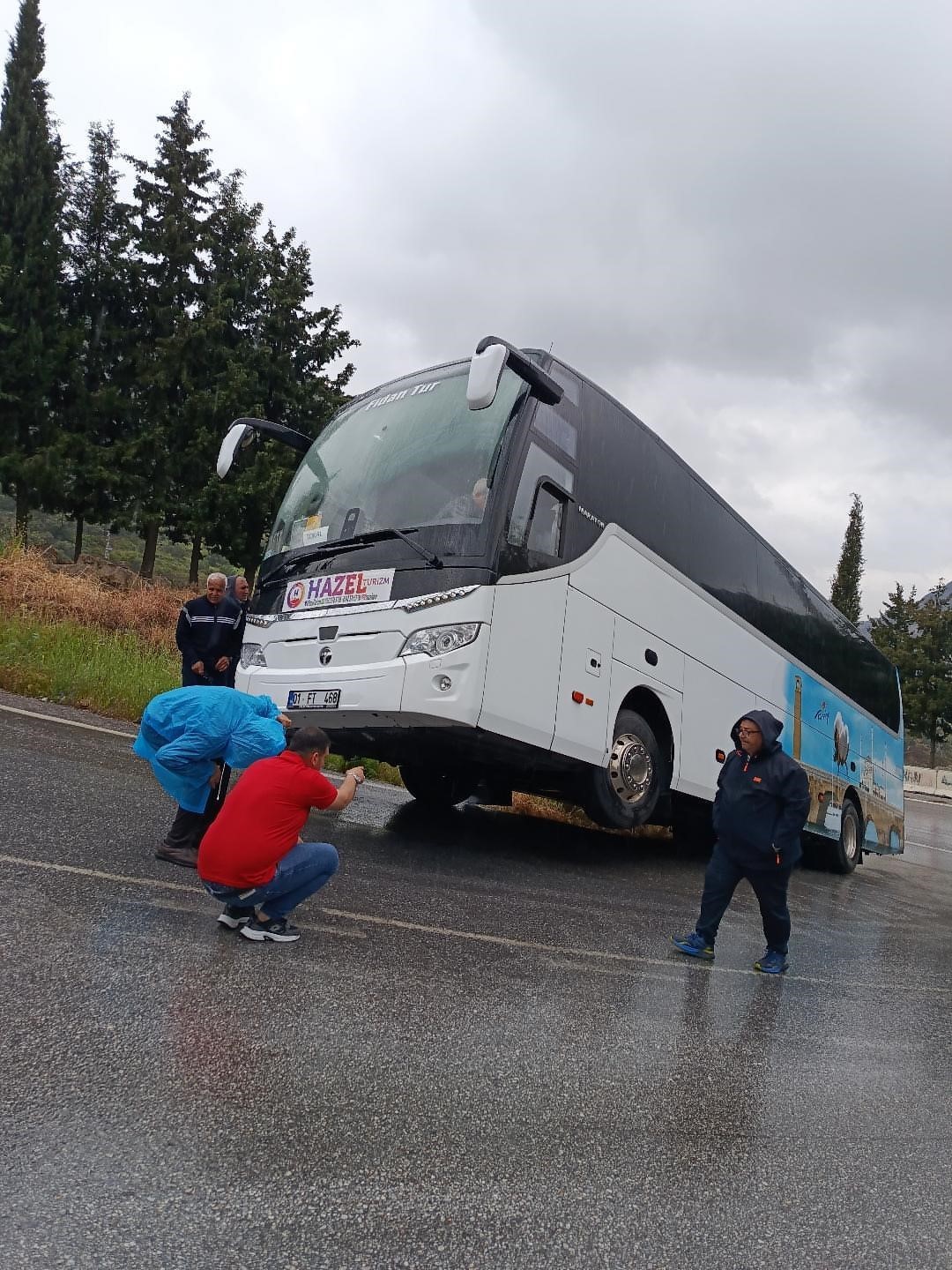 Tur otobüsü rampayı çıkamadı şaha kalktı