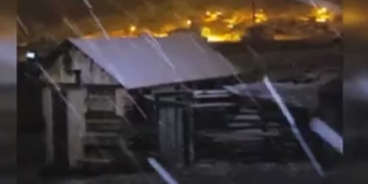 Yaza girdiğini sanan Ankara'ya kar yağdı şehir buz kesti