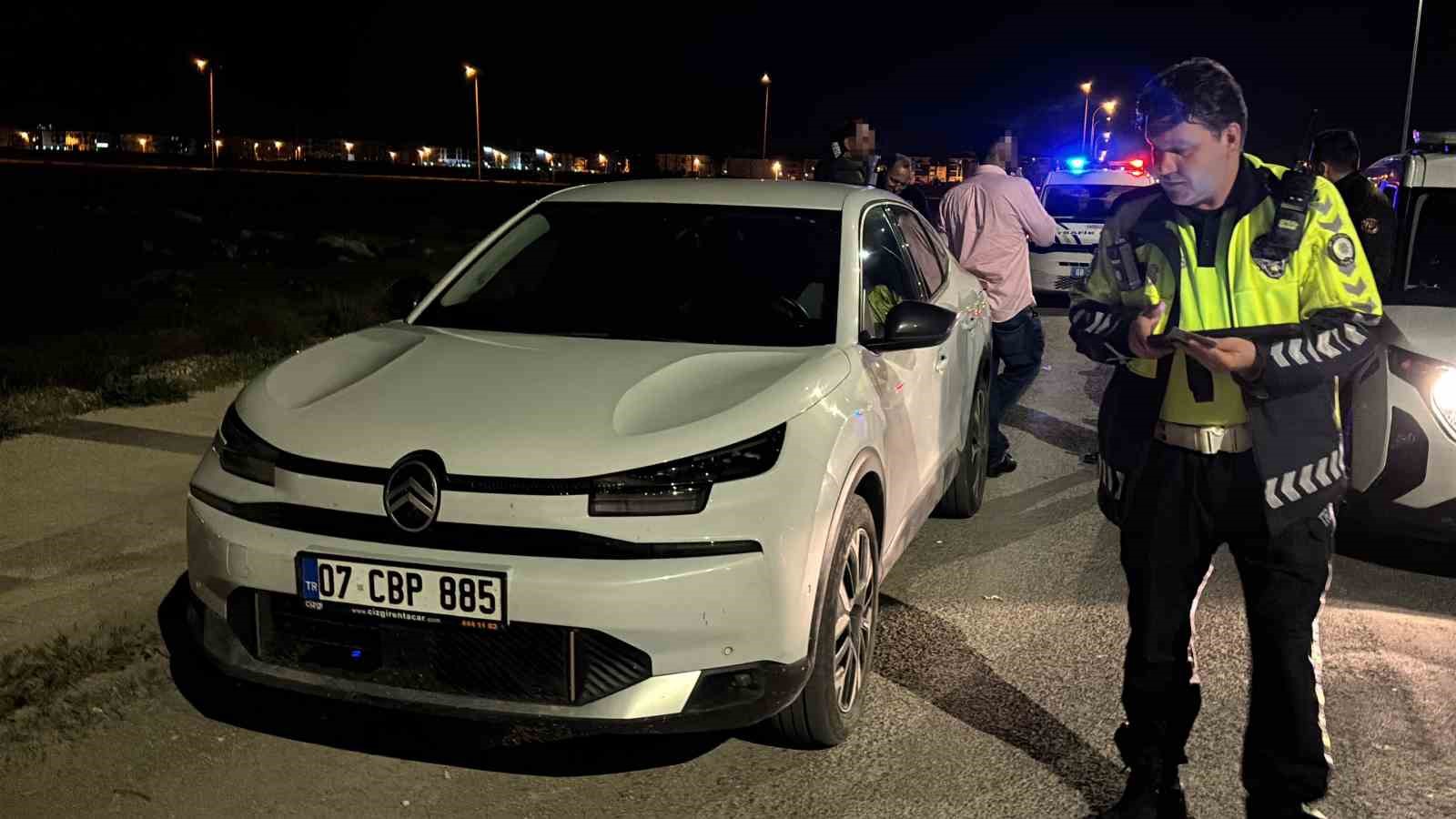 Aksaray'da son model aracıyla alkollü yakalandı