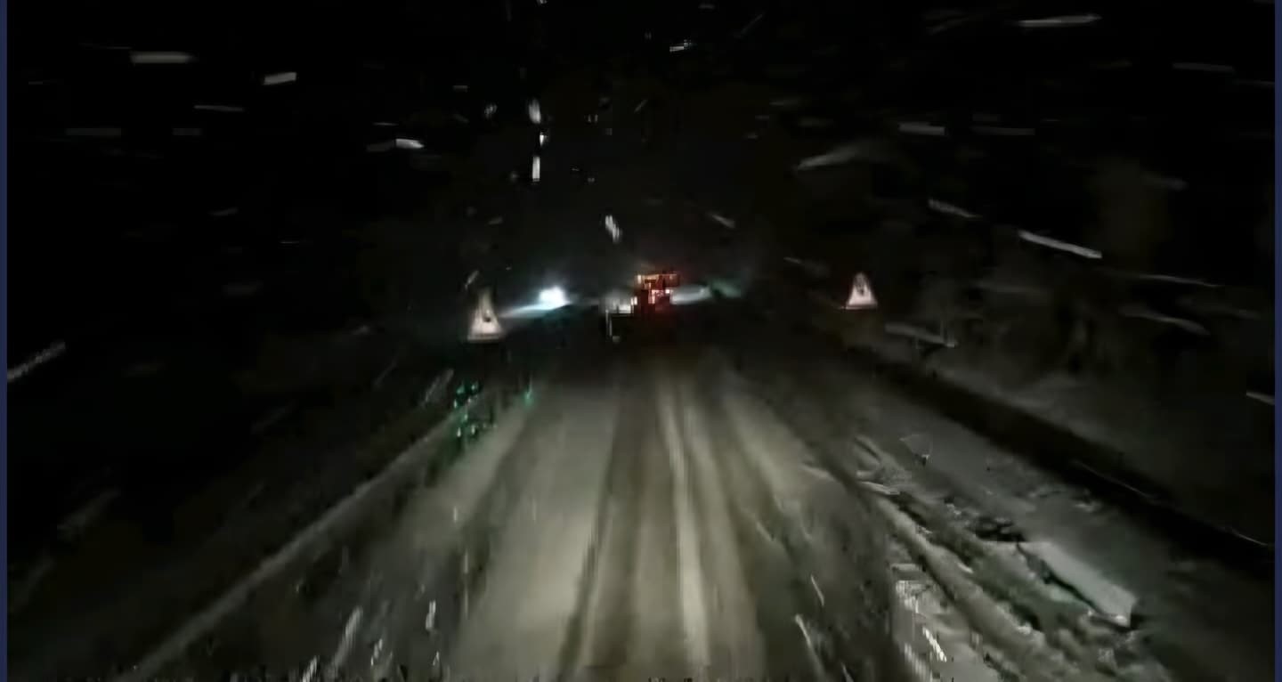 Kar yağdı Ankara'yla bağlantıları koptu