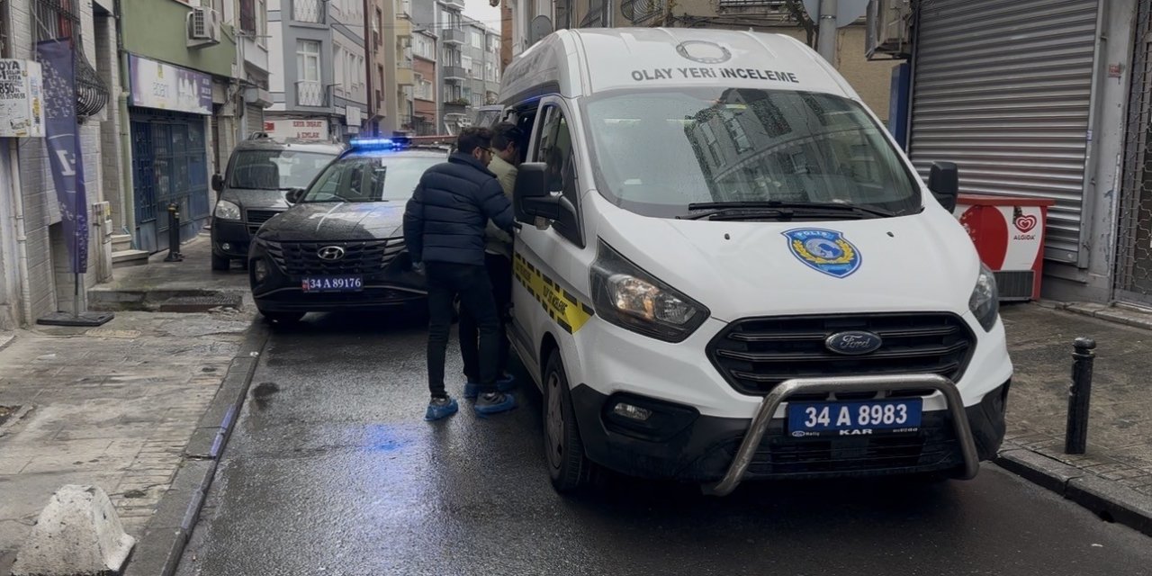 Eski Sevgilisinin Evinde Karşılaştığı Kişiyi Bıçakladı