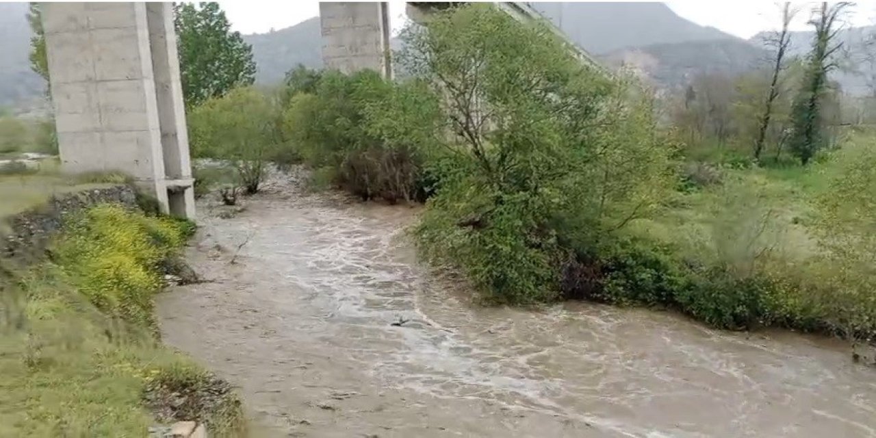 Korkutan Görüntüler: Sel Suları YHT Viyadüğünü Kuşattı!