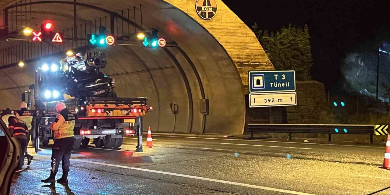 Kuzey Marmara’da otomobil tünel girişine saplandı: Sürücü öldü