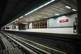 6 milyonluk şehrin metrosu hareketi bıraktı Ankara'da otobüsler göreve