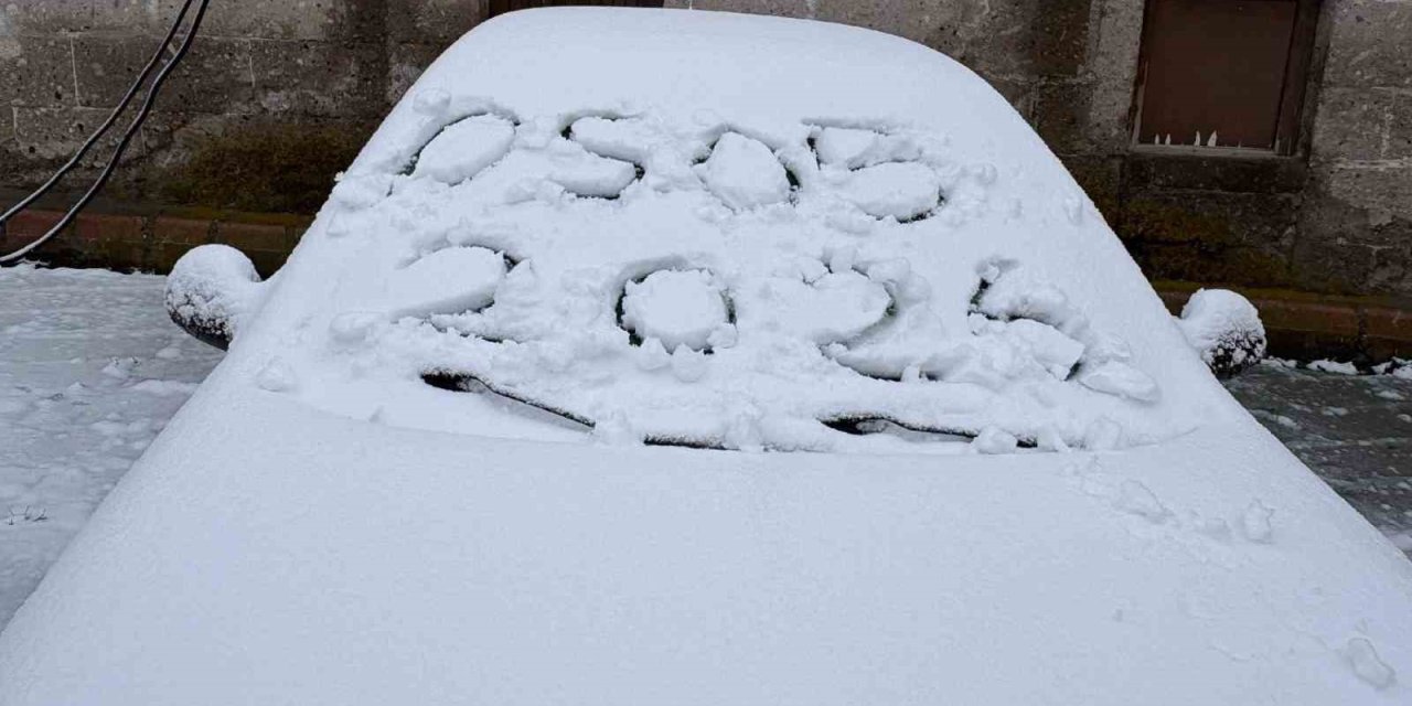 Aksaray'a 5 Mayıs şoku! Lapa lapa kar yağdı