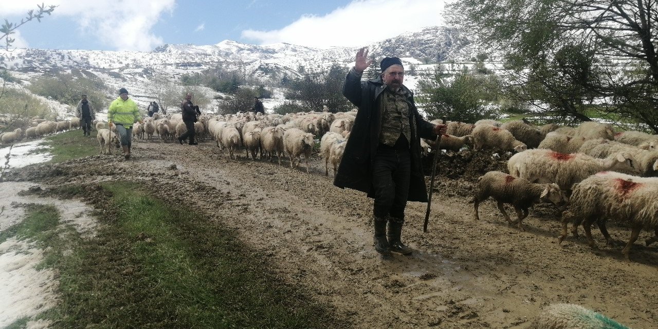 Yaylada mahsur kalan çobanlar 30 saat sonra kurtarıldı
